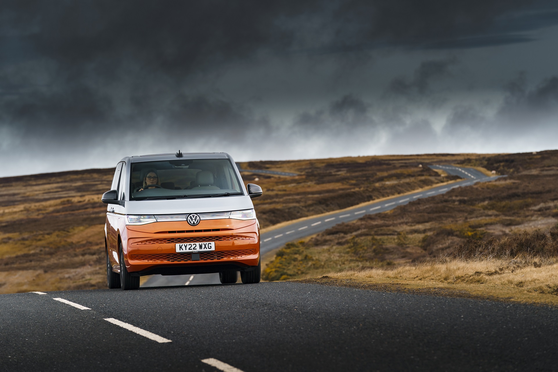 Download 2022 Volkswagen Multivan - UK version - Front HD Wallpaper 1921x1281 #11