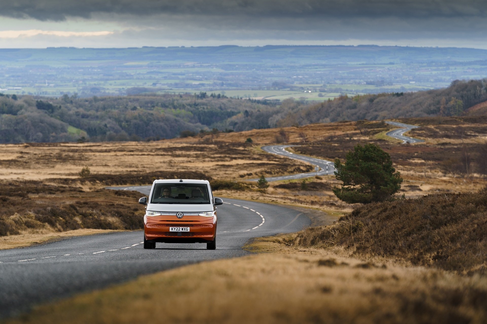 Download 2022 Volkswagen Multivan - UK version - Front HD Wallpaper 1921x1280 #12