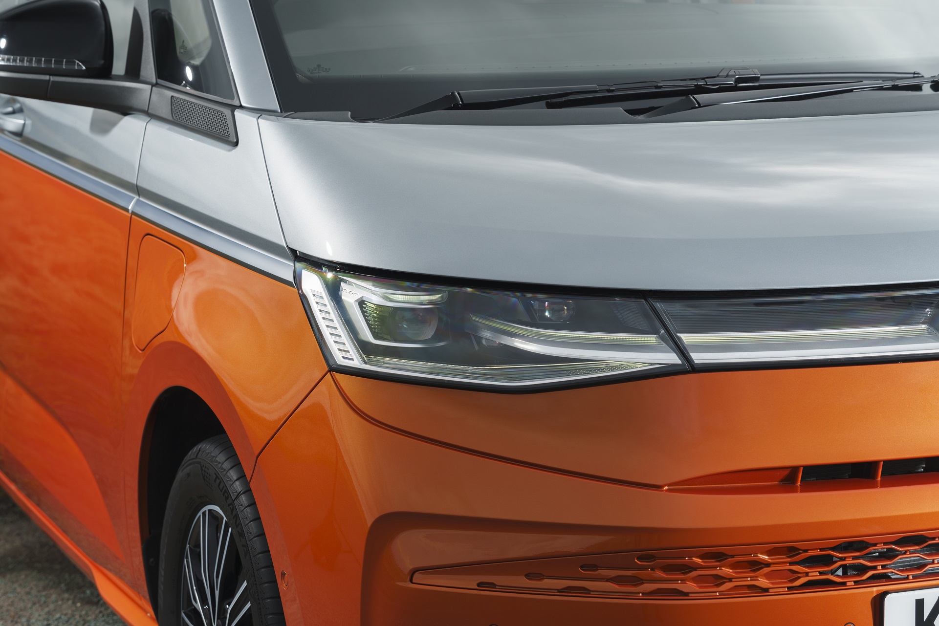 Download 2022 Volkswagen Multivan - UK version - Headlight HD Wallpaper 1921x1281 #21