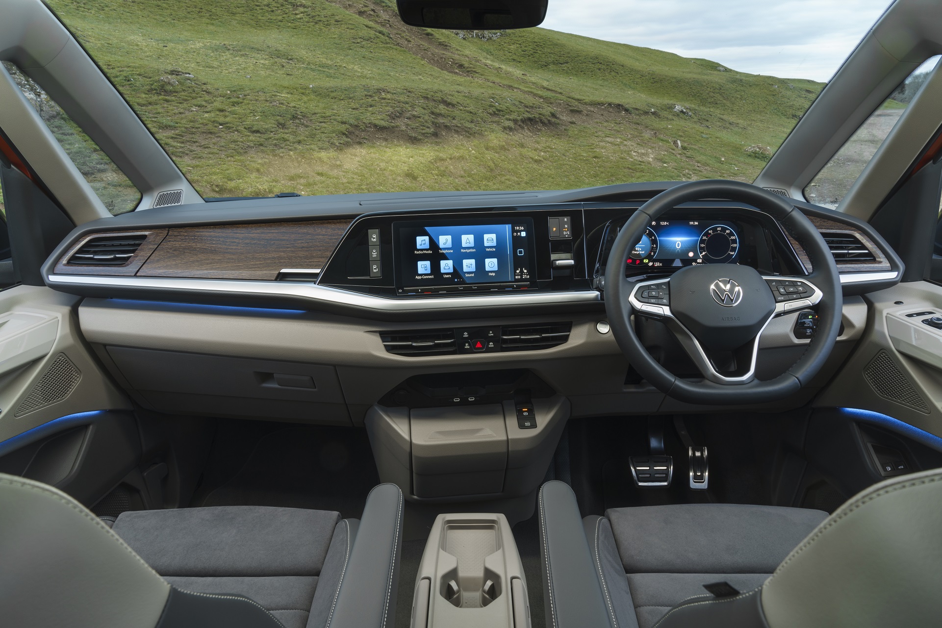 Download 2022 Volkswagen Multivan - UK version - Interior, Cockpit HD Wallpaper 1921x1281 #34