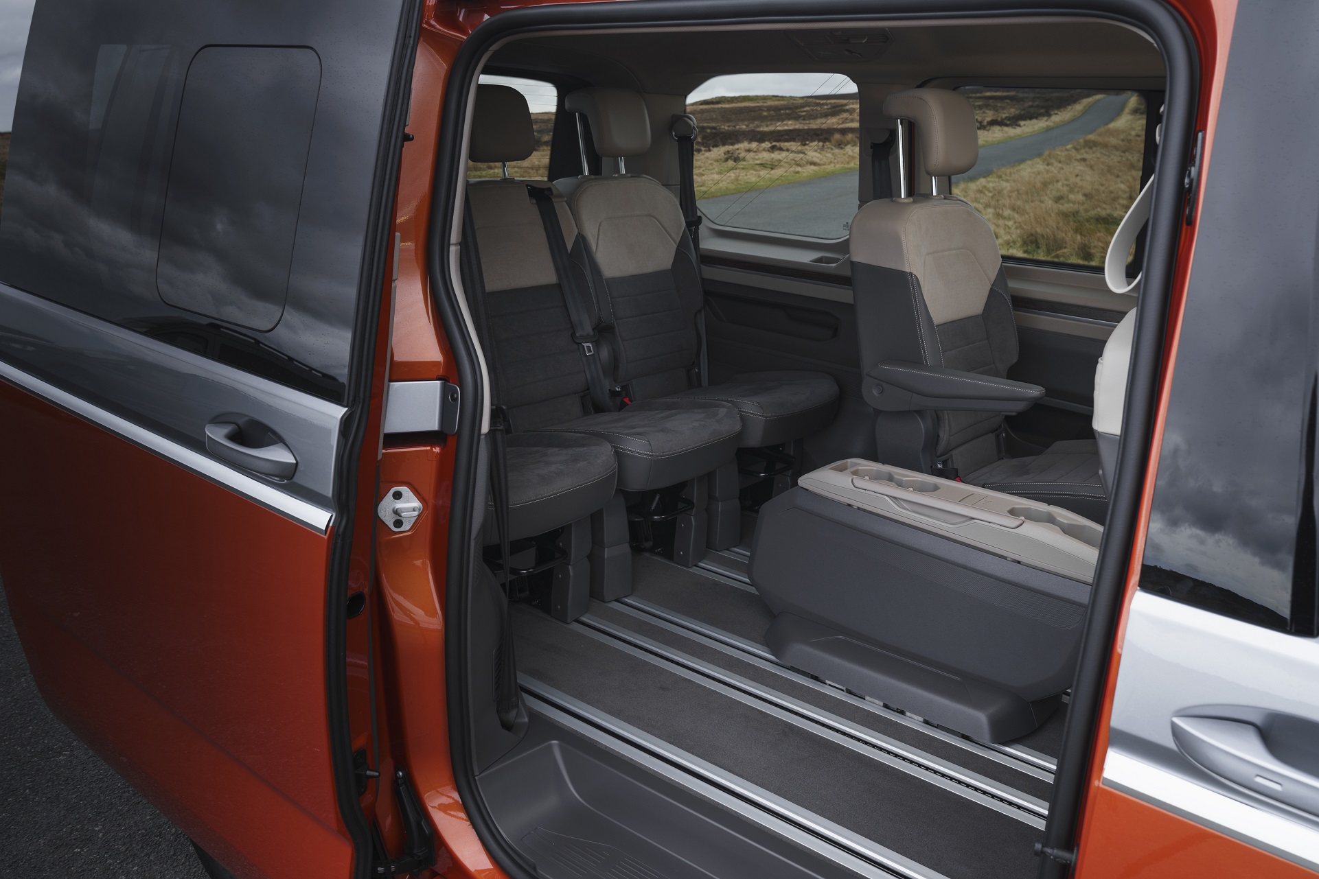 Download 2022 Volkswagen Multivan - UK version - Interior, Third Row Seats HD Wallpaper 1921x1281 #43