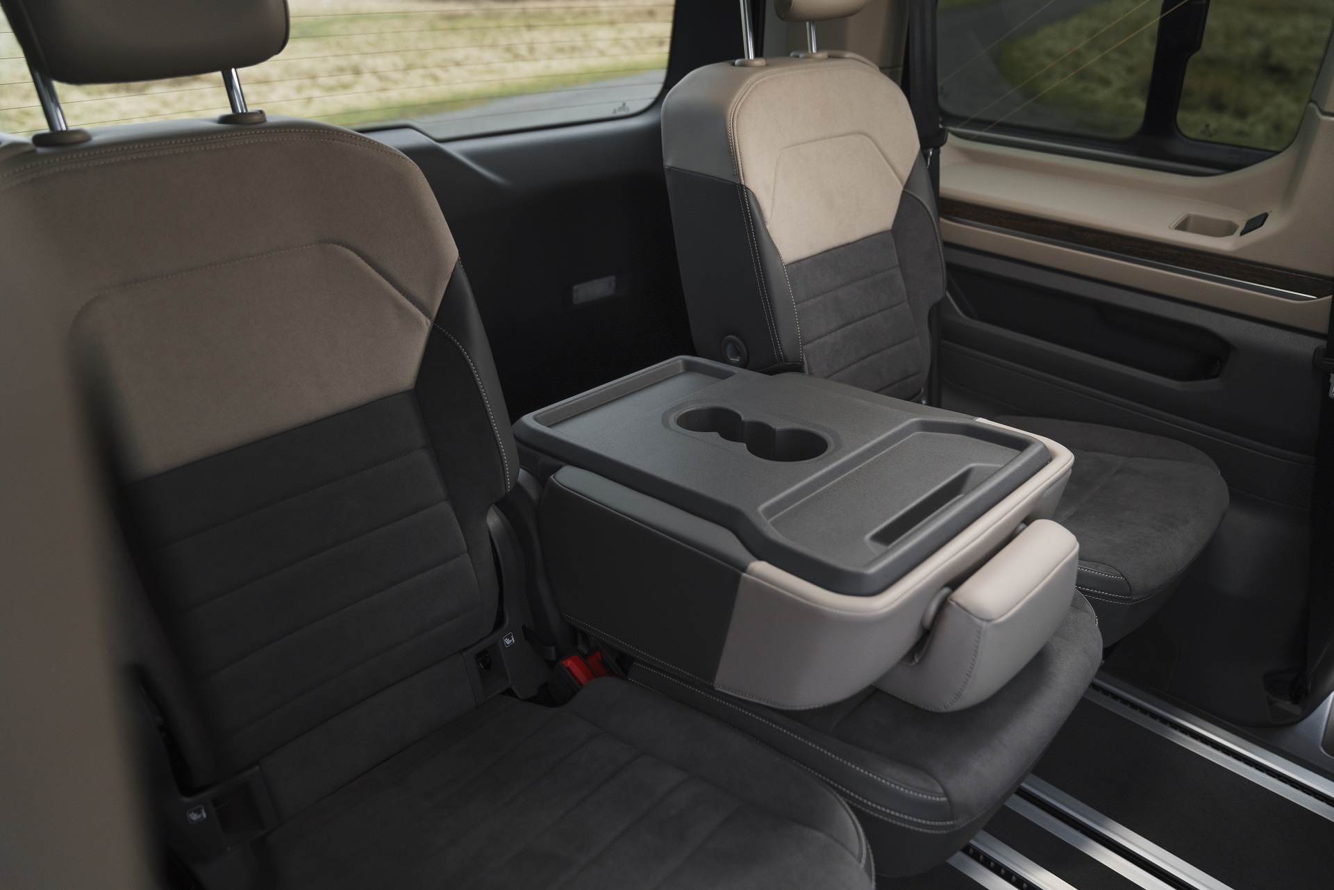 Download 2022 Volkswagen Multivan - UK version - Interior, Third Row Seats HD Wallpaper 1921x1281 #44