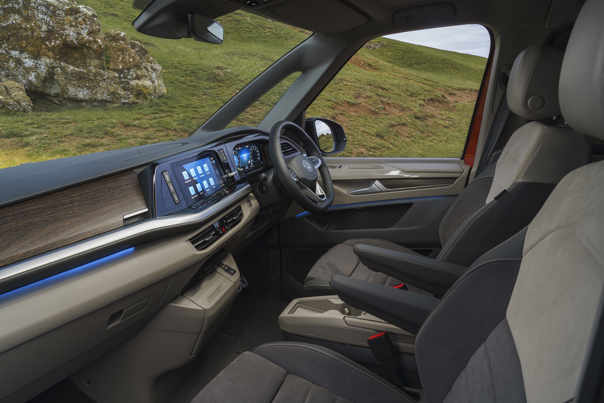 Download 2022 Volkswagen Multivan - UK version - Interior HD Wallpaper 1921x1281 #36