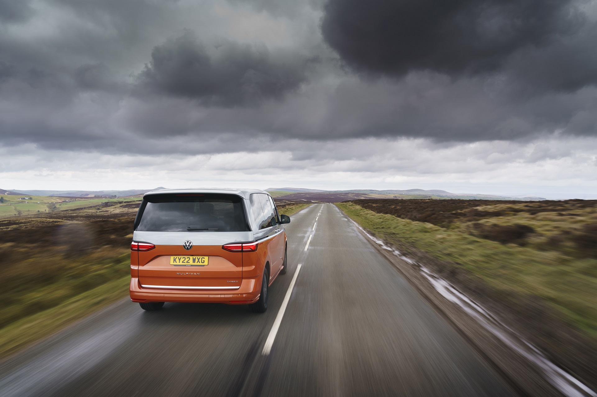 Download 2022 Volkswagen Multivan - UK version - Rear HD Wallpaper 1921x1280 #14