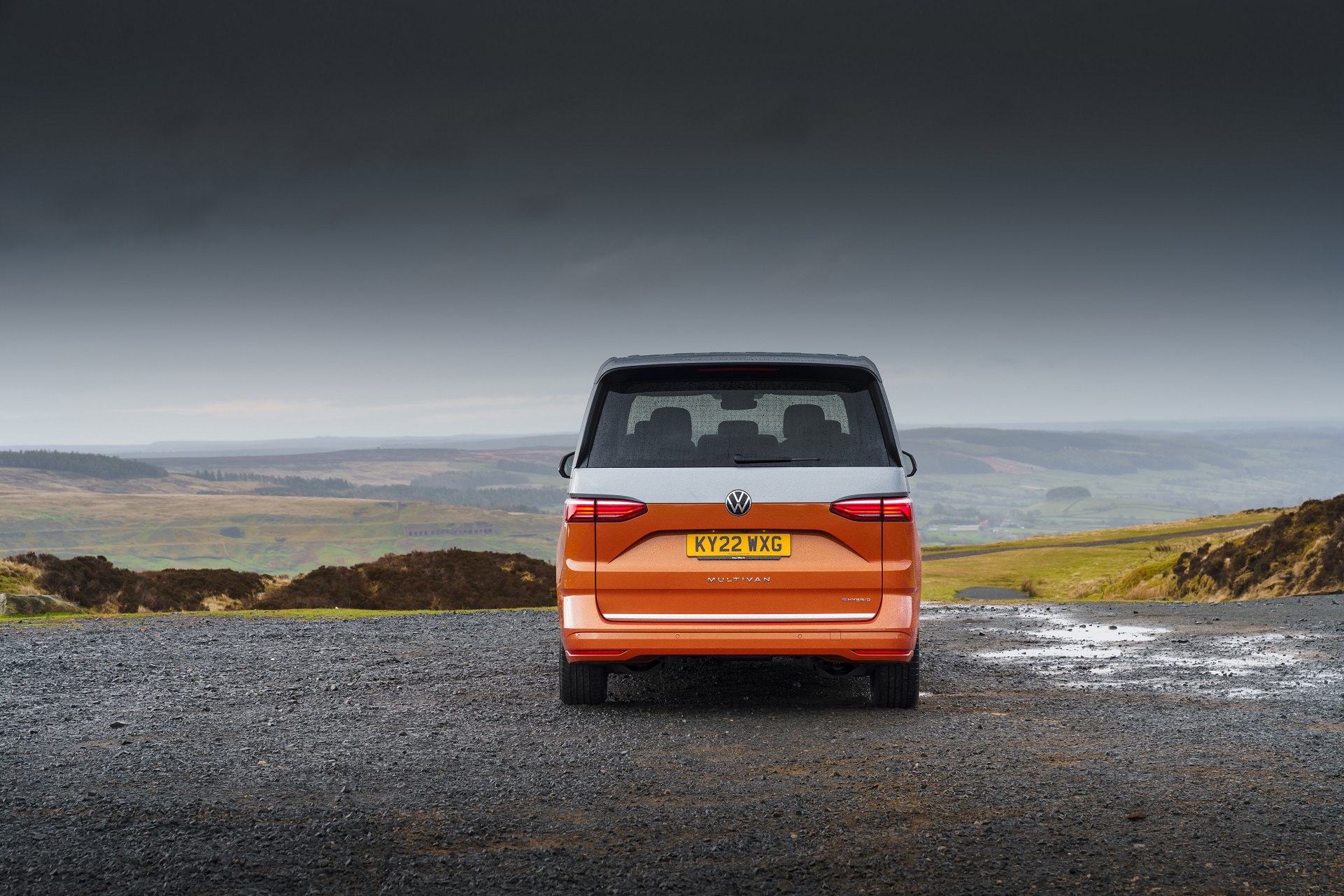 Download 2022 Volkswagen Multivan - UK version - Rear HD Wallpaper 1921x1281 #6