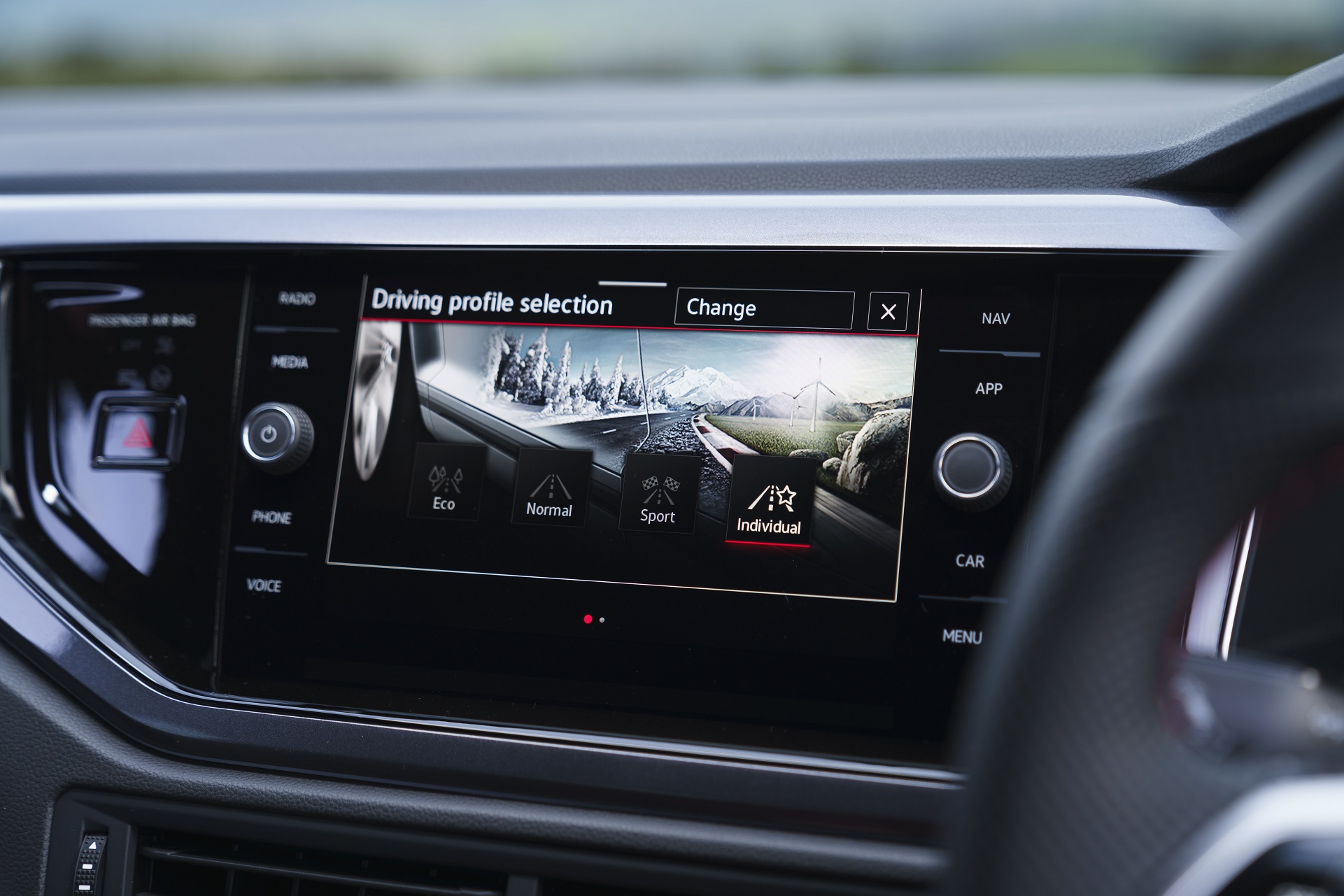 Download 2022 Volkswagen Polo GTI - UK version - Central Console HD Wallpaper 1921x1281 #26