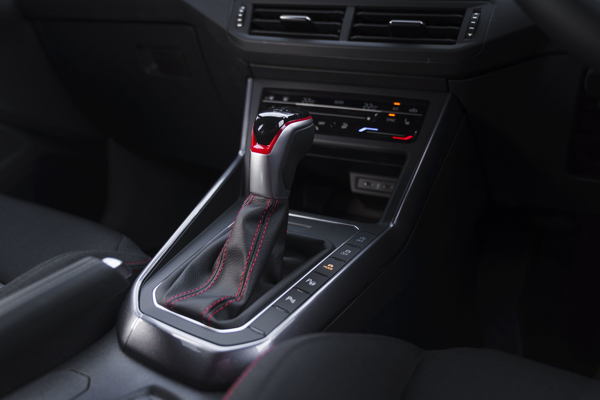 Download 2022 Volkswagen Polo GTI - UK version - Interior, Detail HD Wallpaper 1921x1281 #19