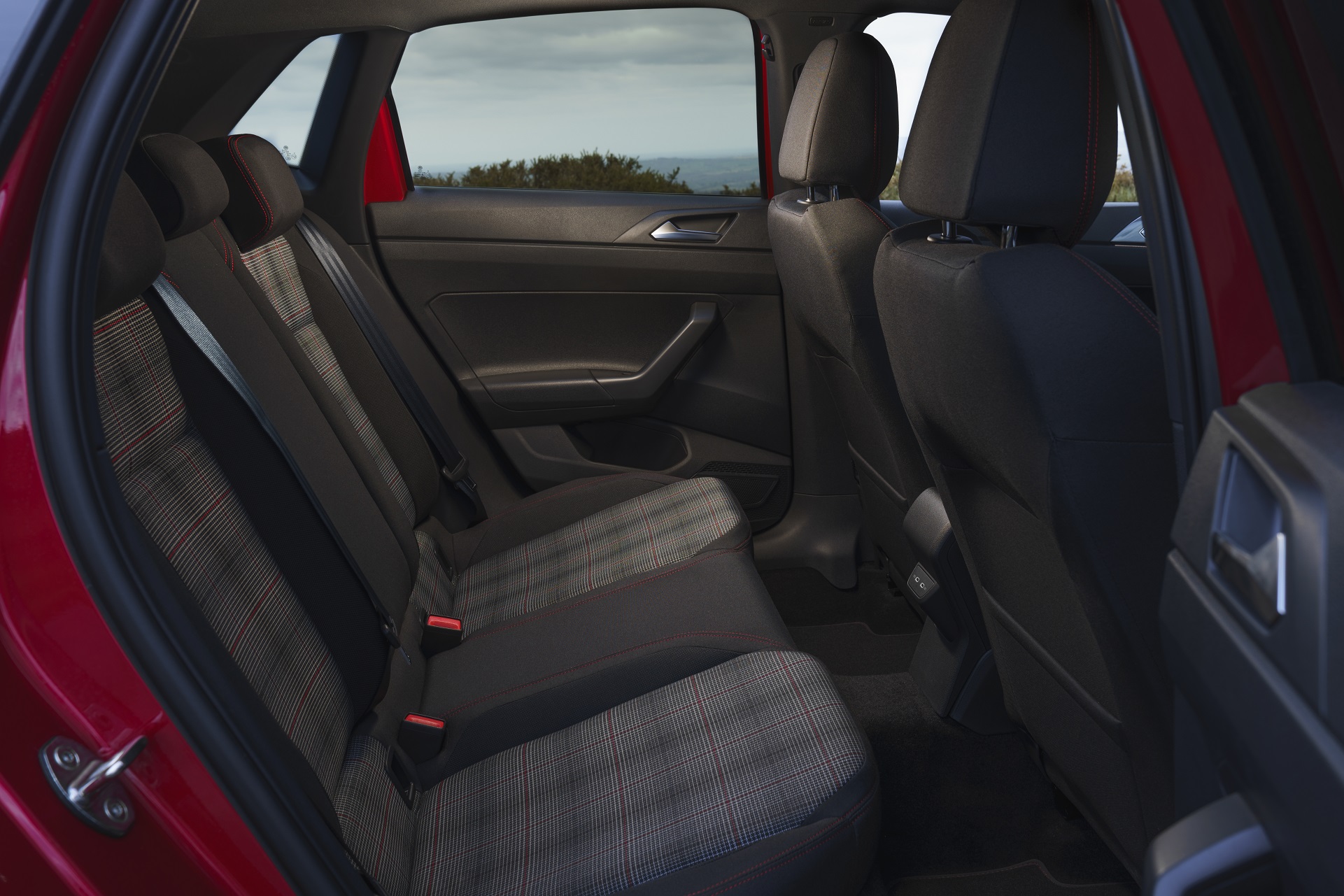 Download 2022 Volkswagen Polo GTI - UK version - Interior, Rear Seats HD Wallpaper 1921x1281 #30