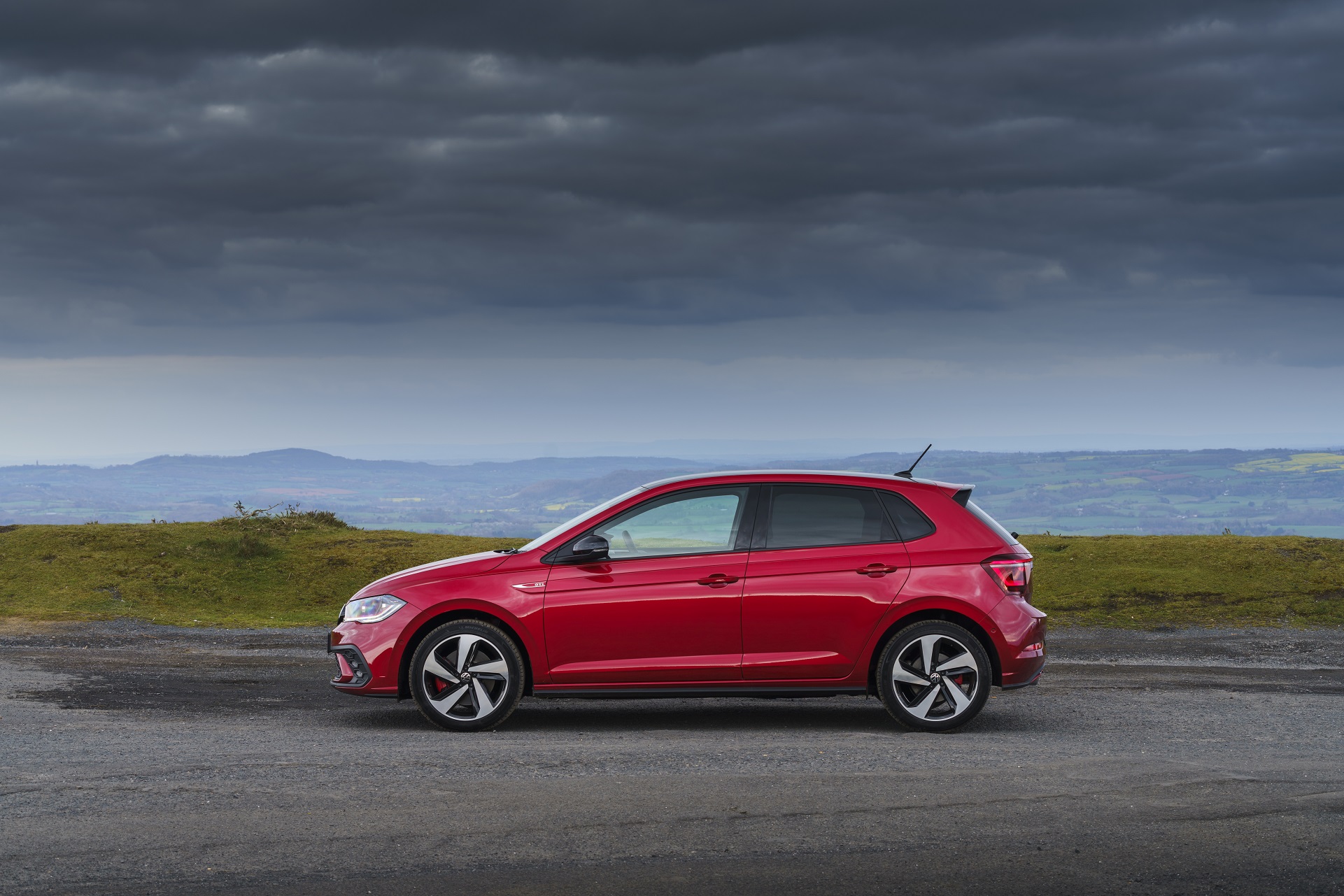 Download 2022 Volkswagen Polo GTI - UK version - Side HD Wallpaper 1921x1281 #14