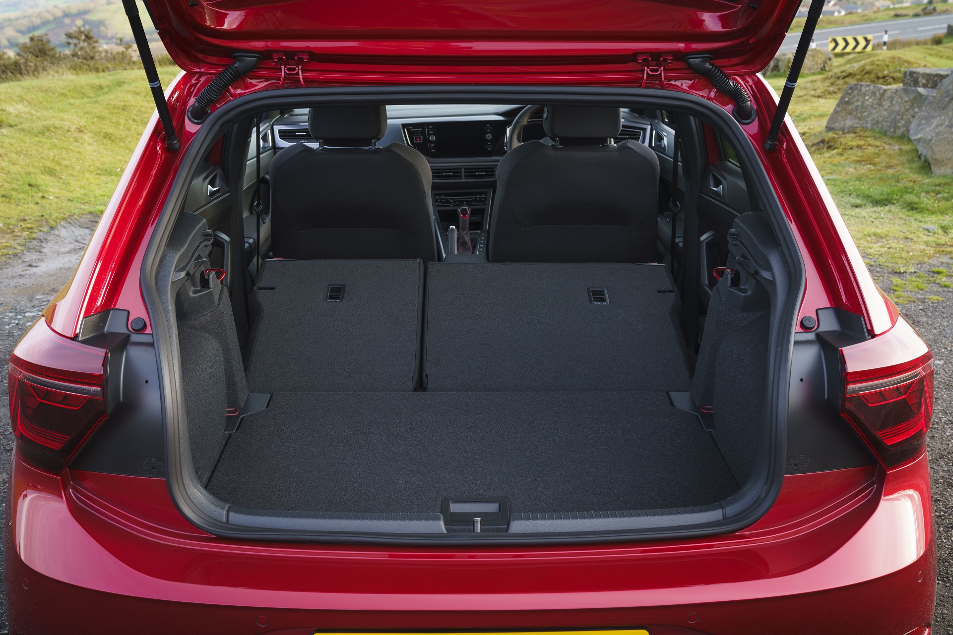 Download 2022 Volkswagen Polo GTI - UK version - Trunk HD Wallpaper 1921x1281 #31