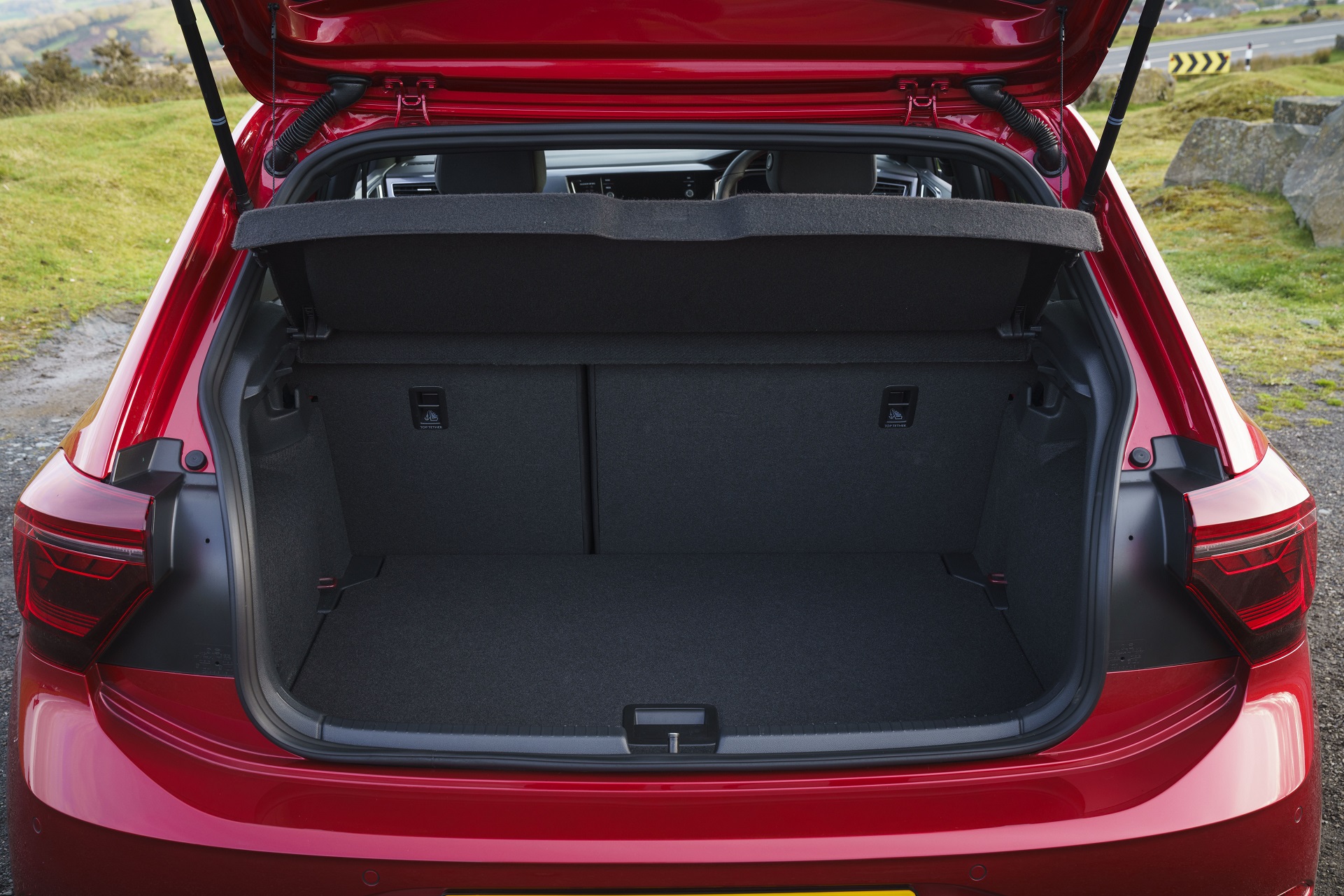Download 2022 Volkswagen Polo GTI - UK version - Trunk HD Wallpaper 1921x1281 #34