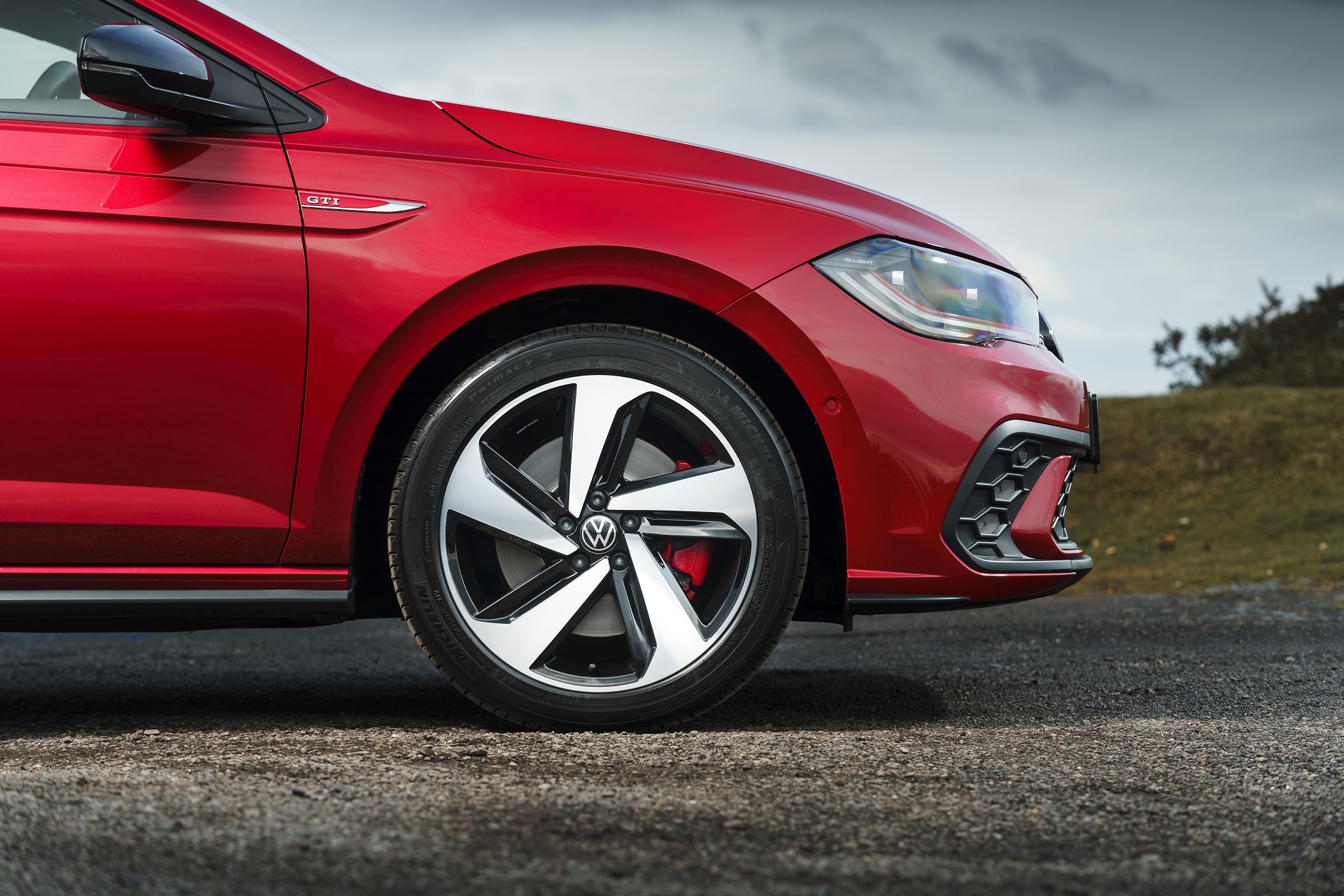 Download 2022 Volkswagen Polo GTI - UK version - Wheel HD Wallpaper 1921x1281 #15