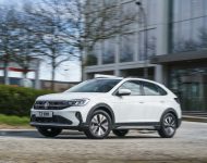 2022 Volkswagen Taigo Life - UK version - Front Three-Quarter Wallpaper 190x150