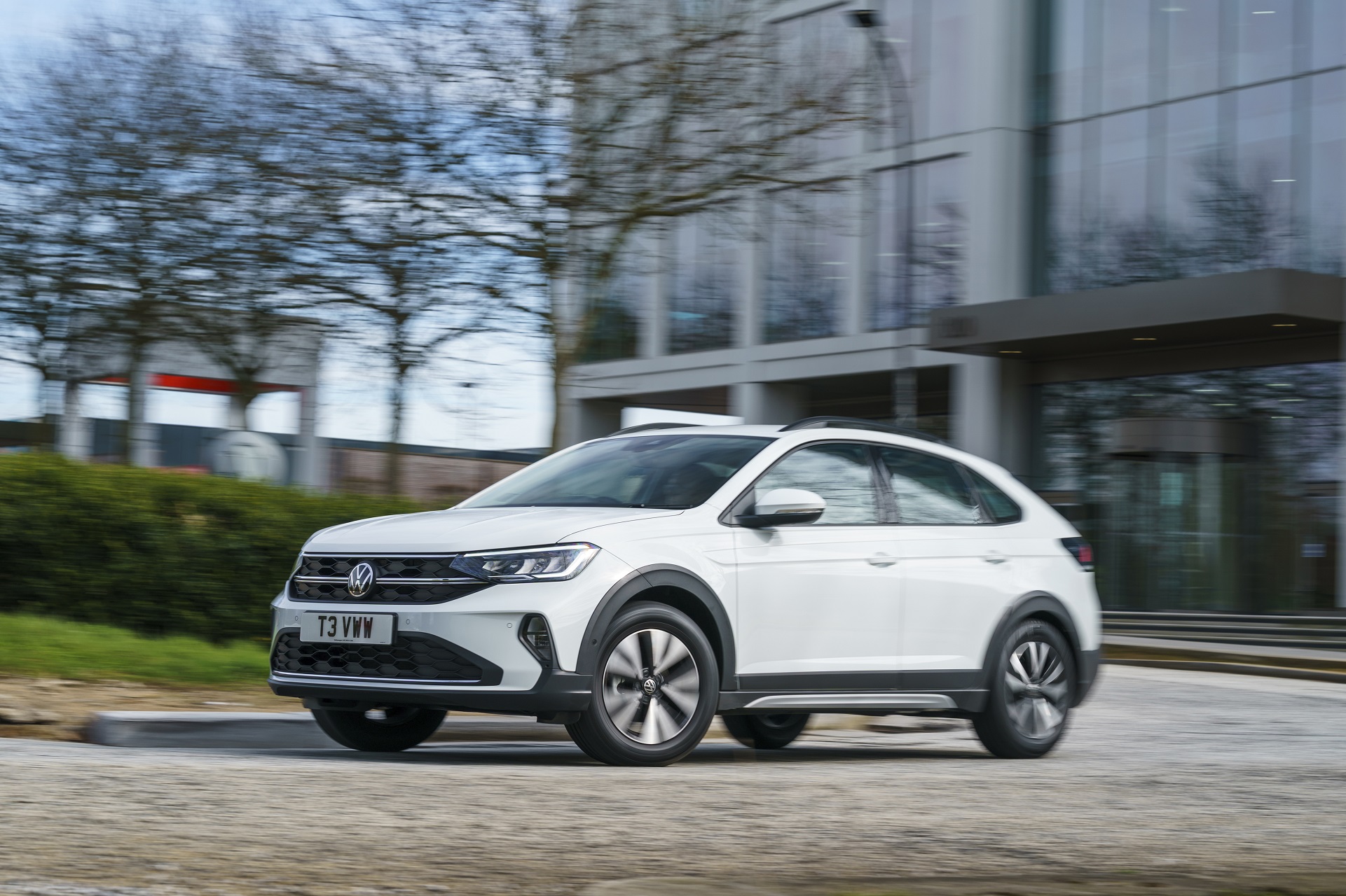 Download 2022 Volkswagen Taigo Life - UK version - Front Three-Quarter HD Wallpaper 1921x1280 #8