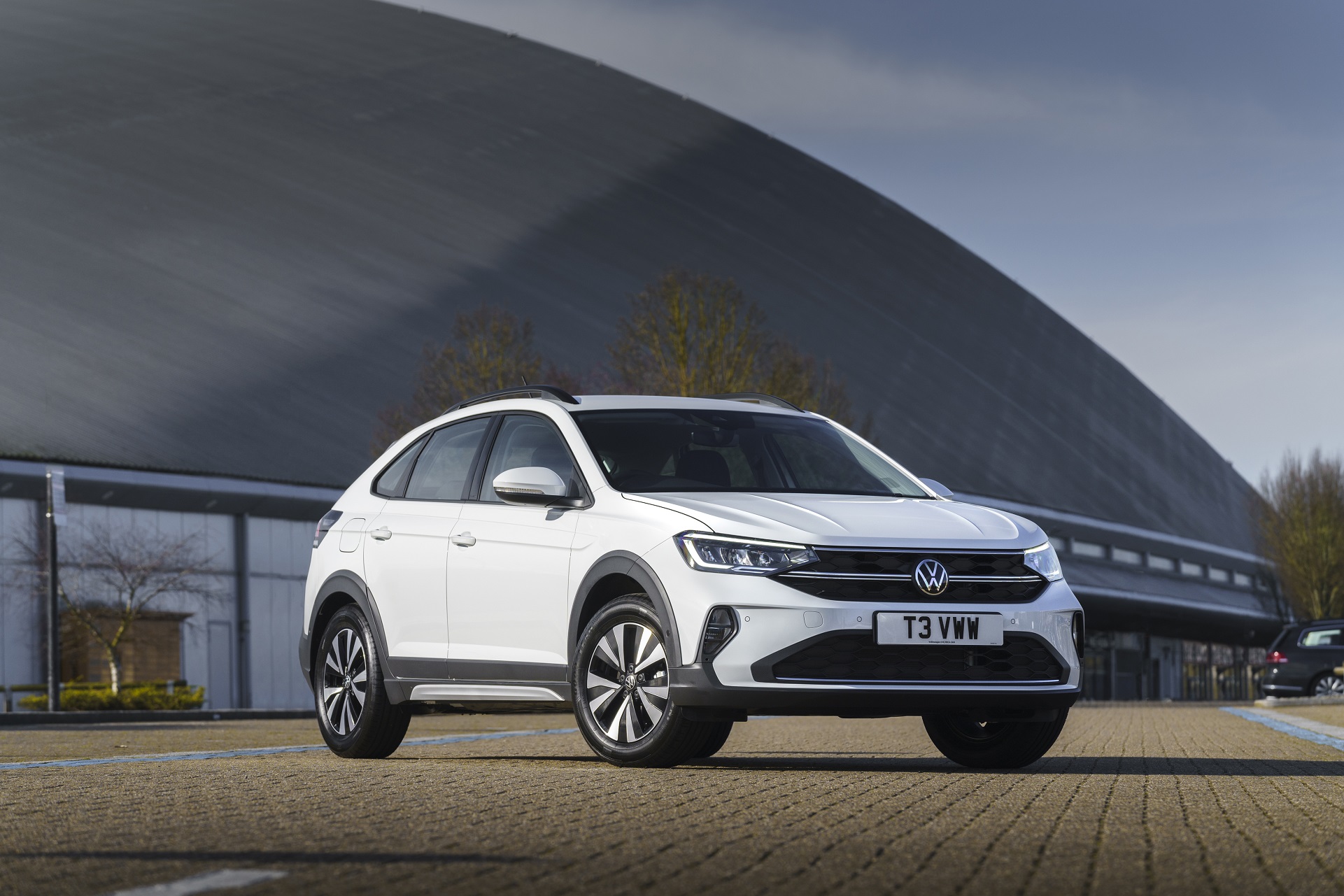 Download 2022 Volkswagen Taigo Life - UK version - Front Three-Quarter HD Wallpaper 1921x1281 #1