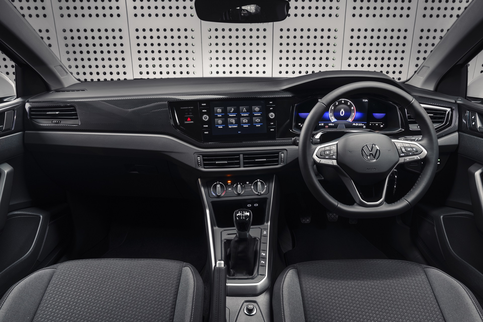 Download 2022 Volkswagen Taigo Life - UK version - Interior, Cockpit HD Wallpaper 1921x1281 #19