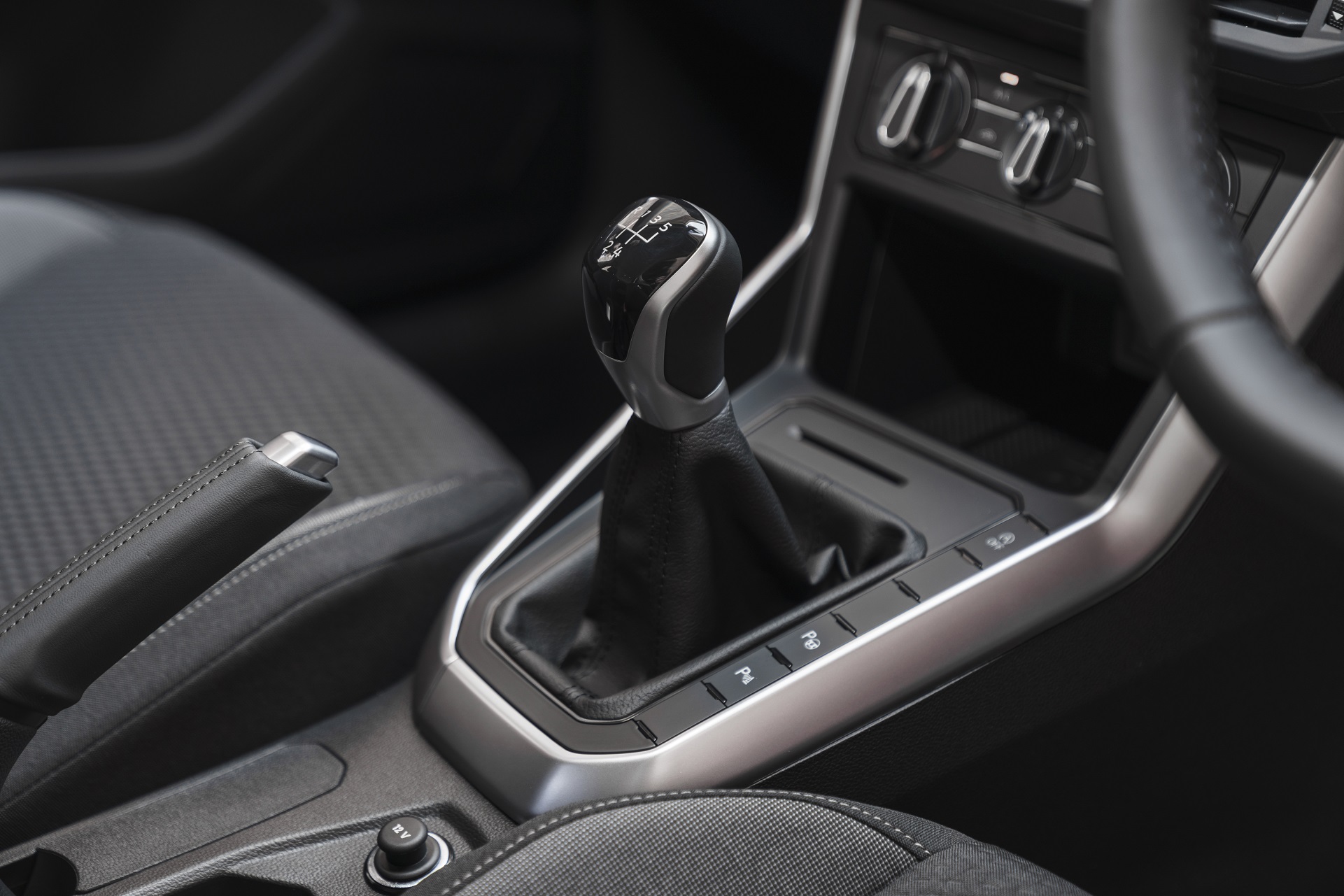 Download 2022 Volkswagen Taigo Life - UK version - Interior, Detail HD Wallpaper 1921x1281 #20
