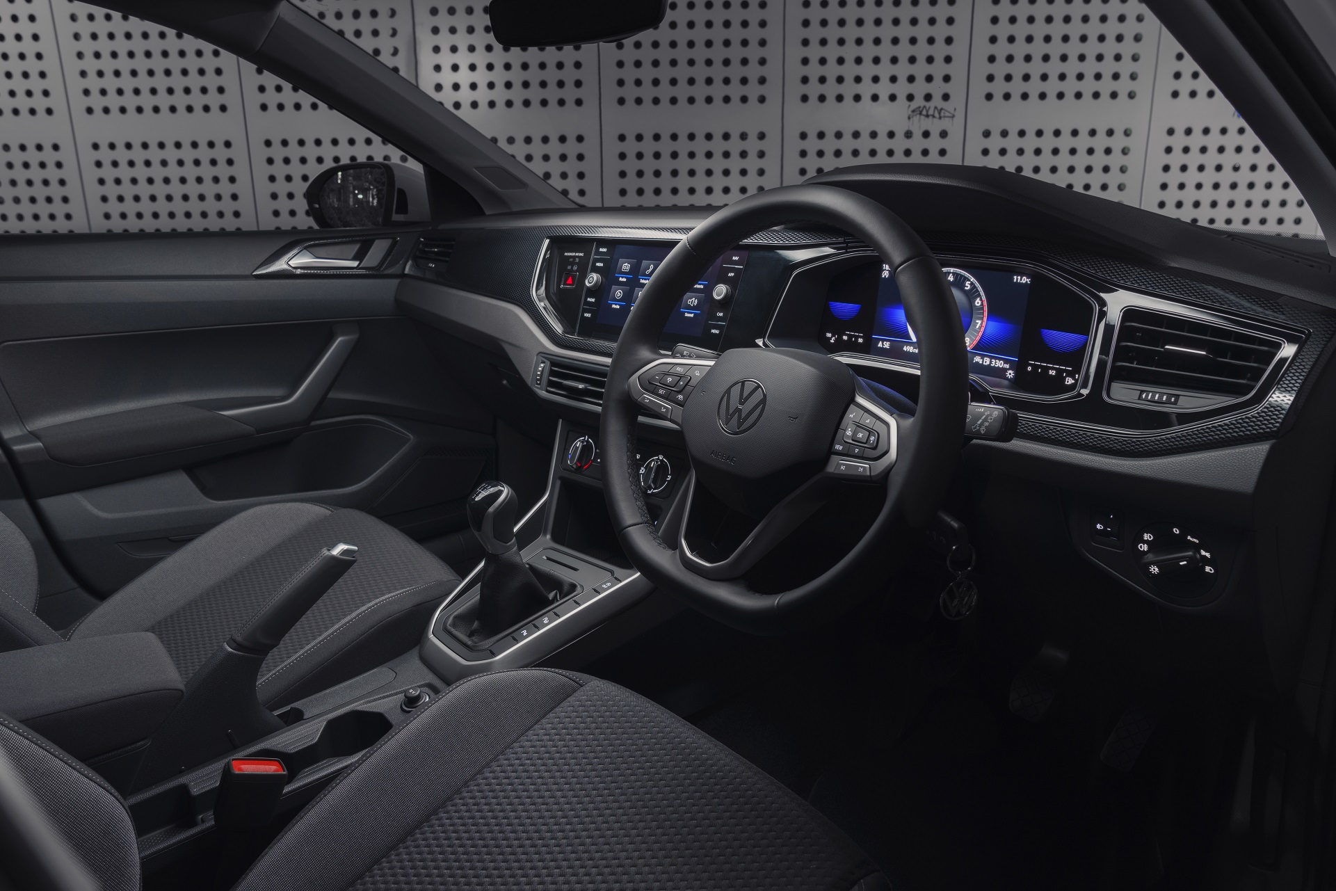 Download 2022 Volkswagen Taigo Life - UK version - Interior HD Wallpaper 1921x1281 #18