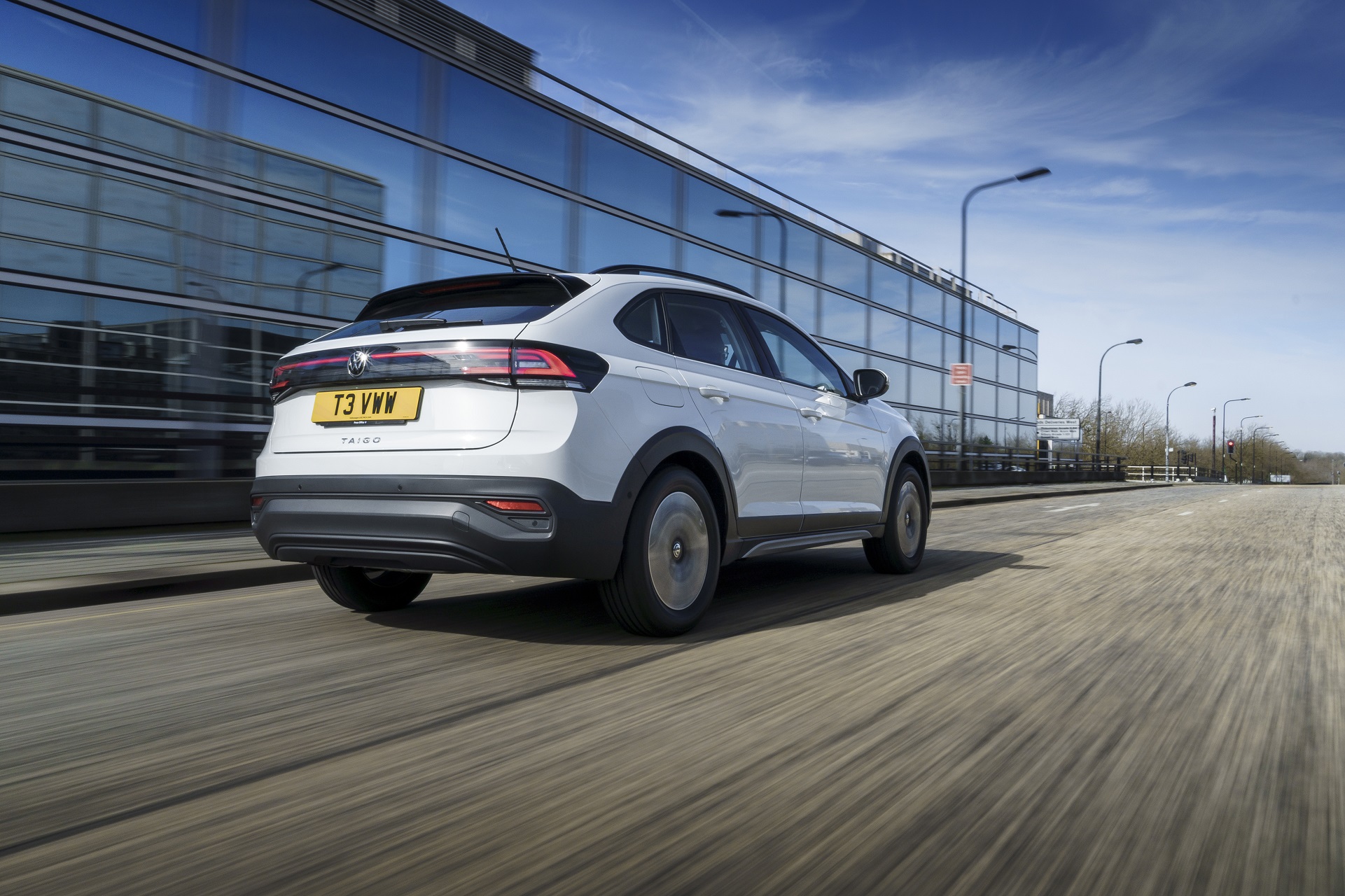 Download 2022 Volkswagen Taigo Life - UK version - Rear Three-Quarter HD Wallpaper 1921x1280 #6