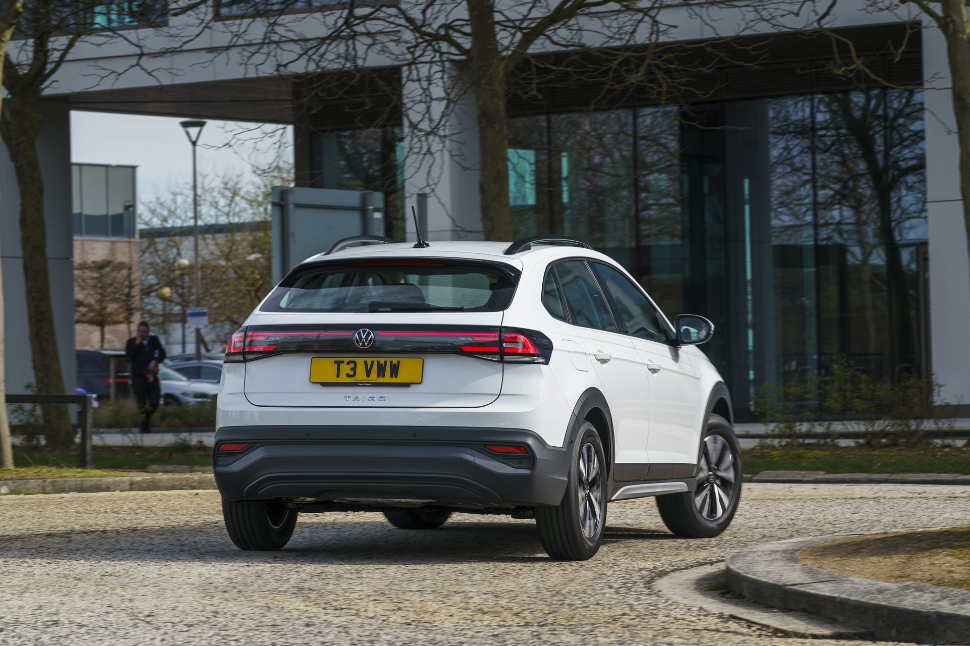 Download 2022 Volkswagen Taigo Life - UK version - Rear HD Wallpaper 1921x1280 #11