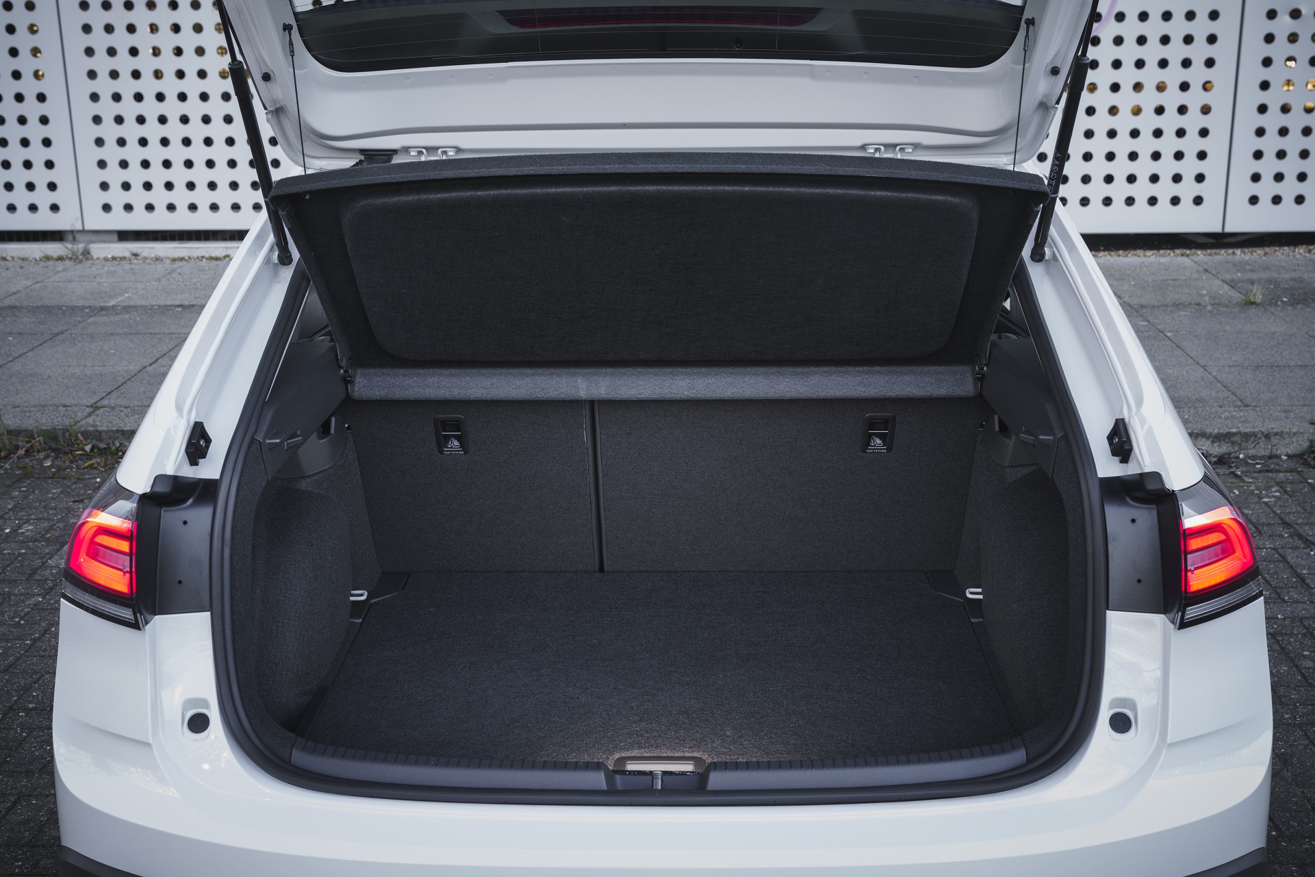 Download 2022 Volkswagen Taigo Life - UK version - Trunk HD Wallpaper 1921x1281 #22