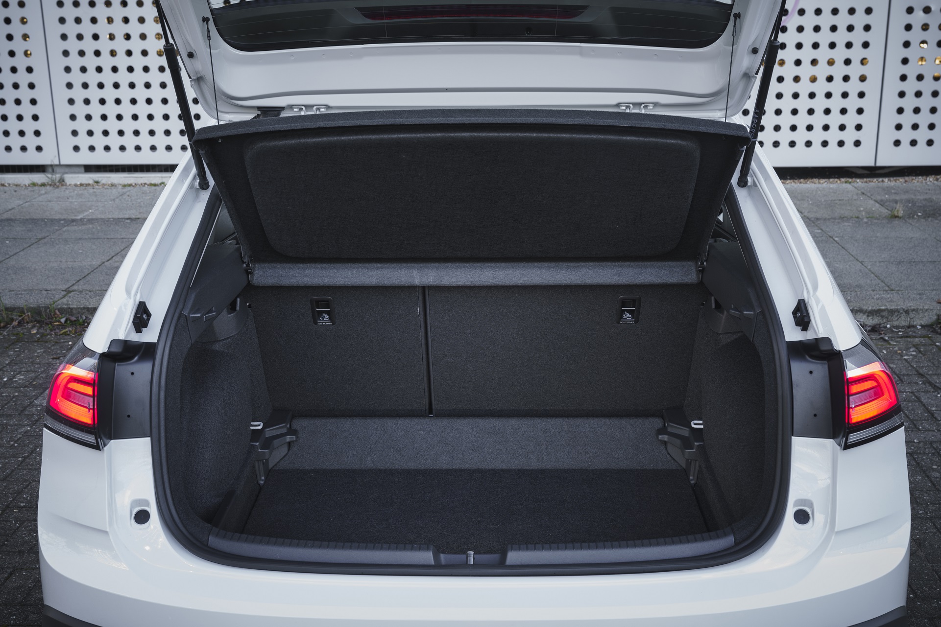 Download 2022 Volkswagen Taigo Life - UK version - Trunk HD Wallpaper 1921x1281 #23