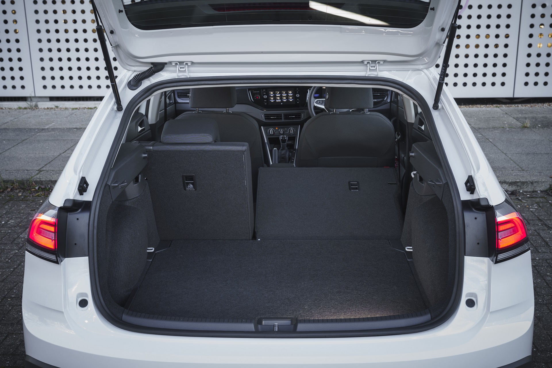 Download 2022 Volkswagen Taigo Life - UK version - Trunk HD Wallpaper 1921x1281 #24