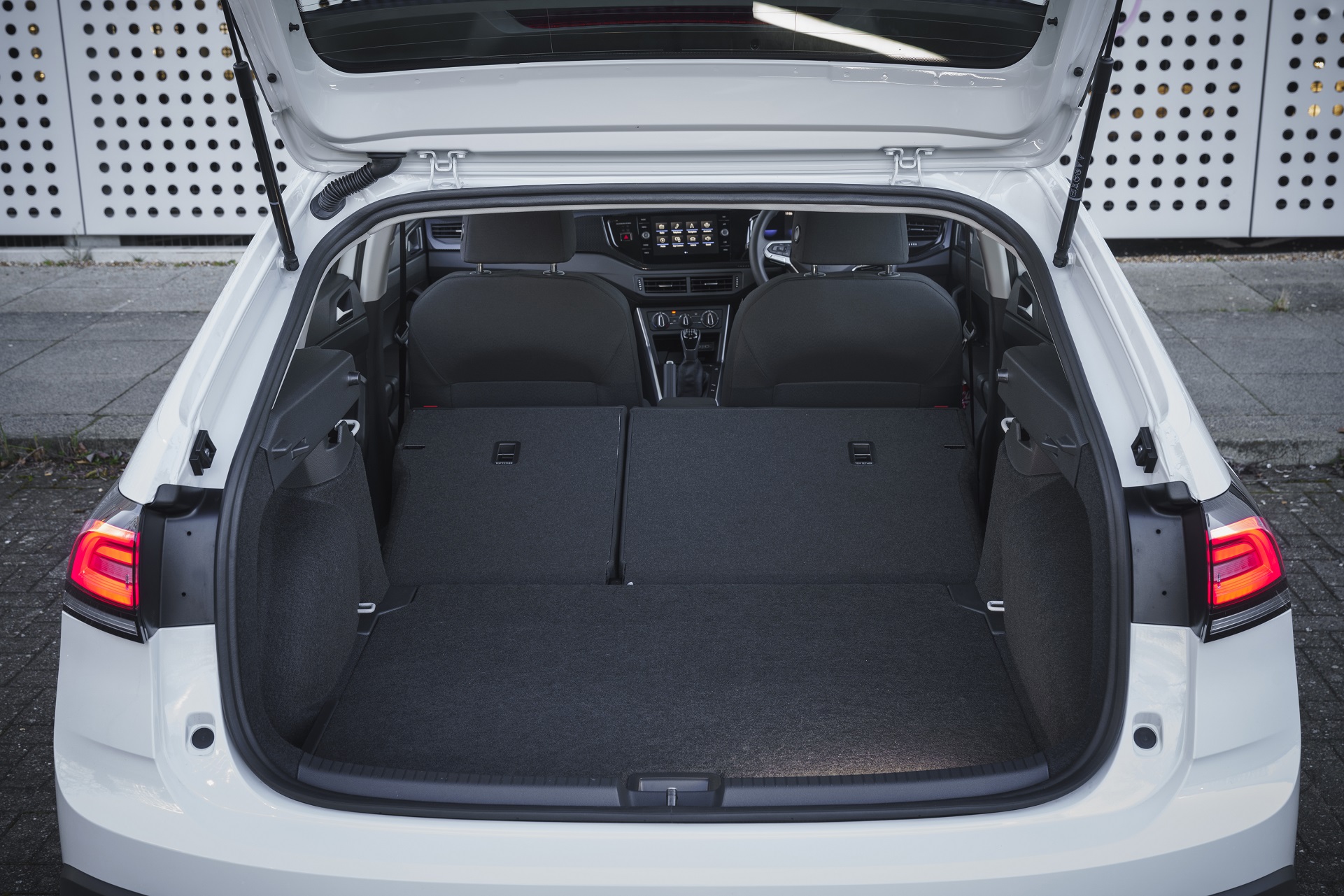 Download 2022 Volkswagen Taigo Life - UK version - Trunk HD Wallpaper 1921x1281 #25