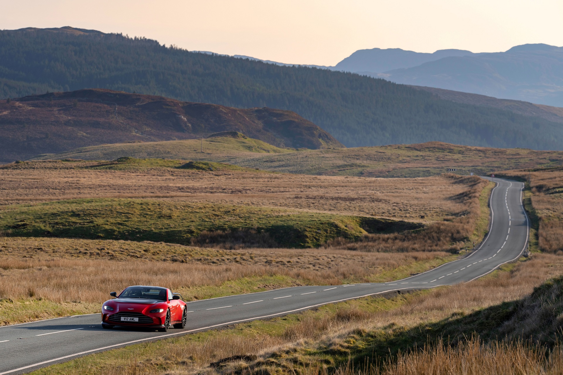 Download 2023 Aston Martin V12 Vantage - Front HD Wallpaper 1920x1279 #8