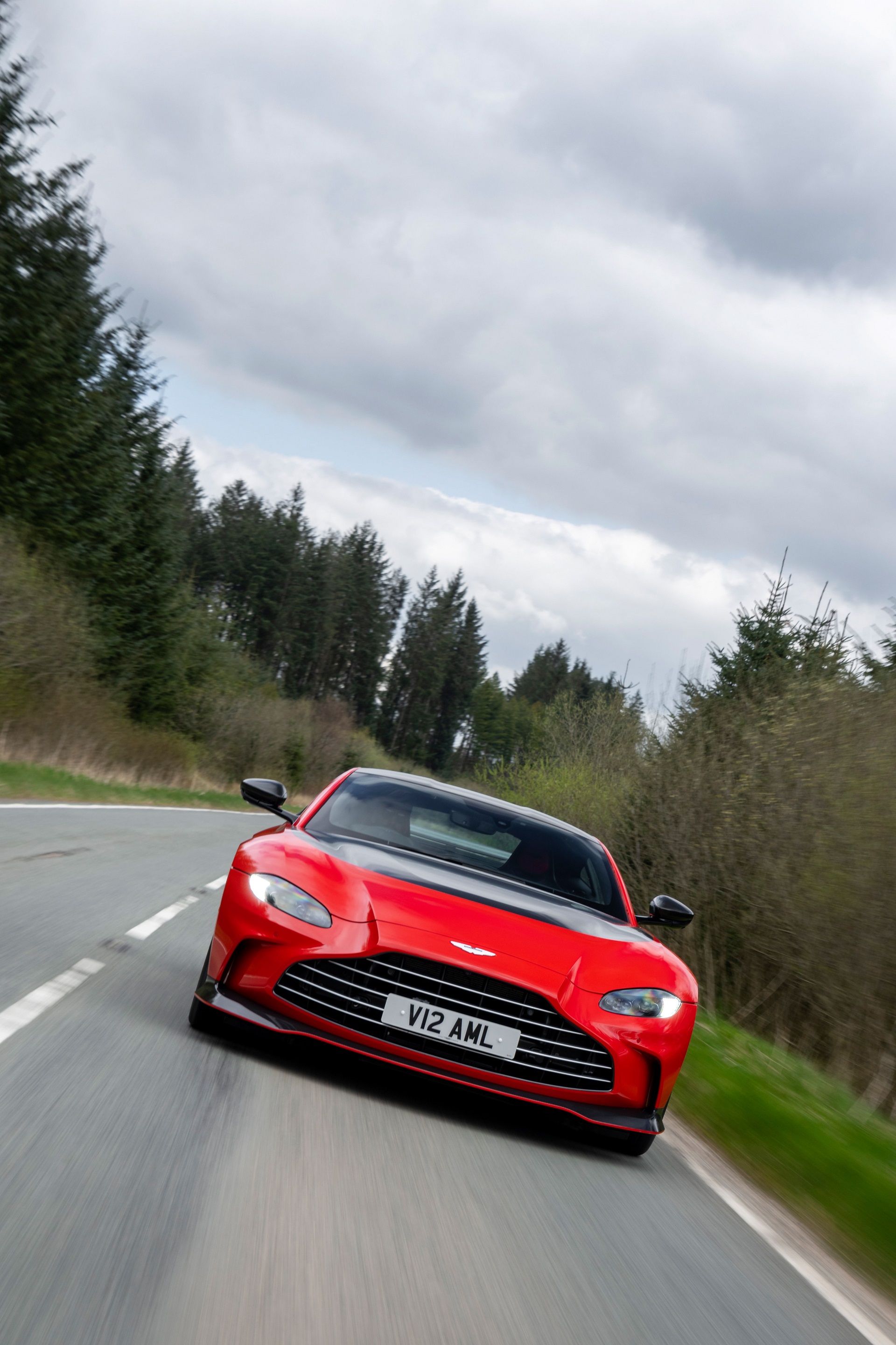 Download 2023 Aston Martin V12 Vantage - Front HD Phone Wallpaper 1920x2880 #3