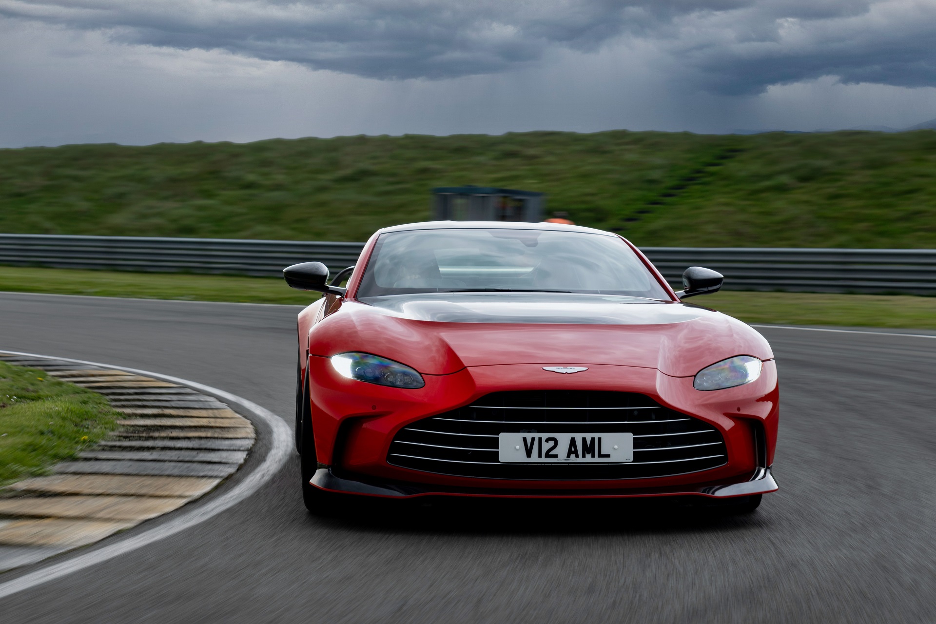 Download 2023 Aston Martin V12 Vantage - Front HD Wallpaper 1920x1280 #15