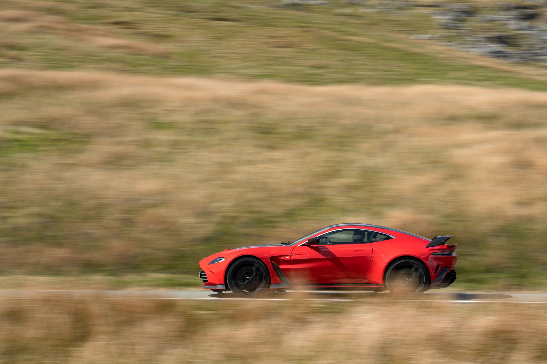 Download 2023 Aston Martin V12 Vantage - Side HD Wallpaper 1920x1279 #11