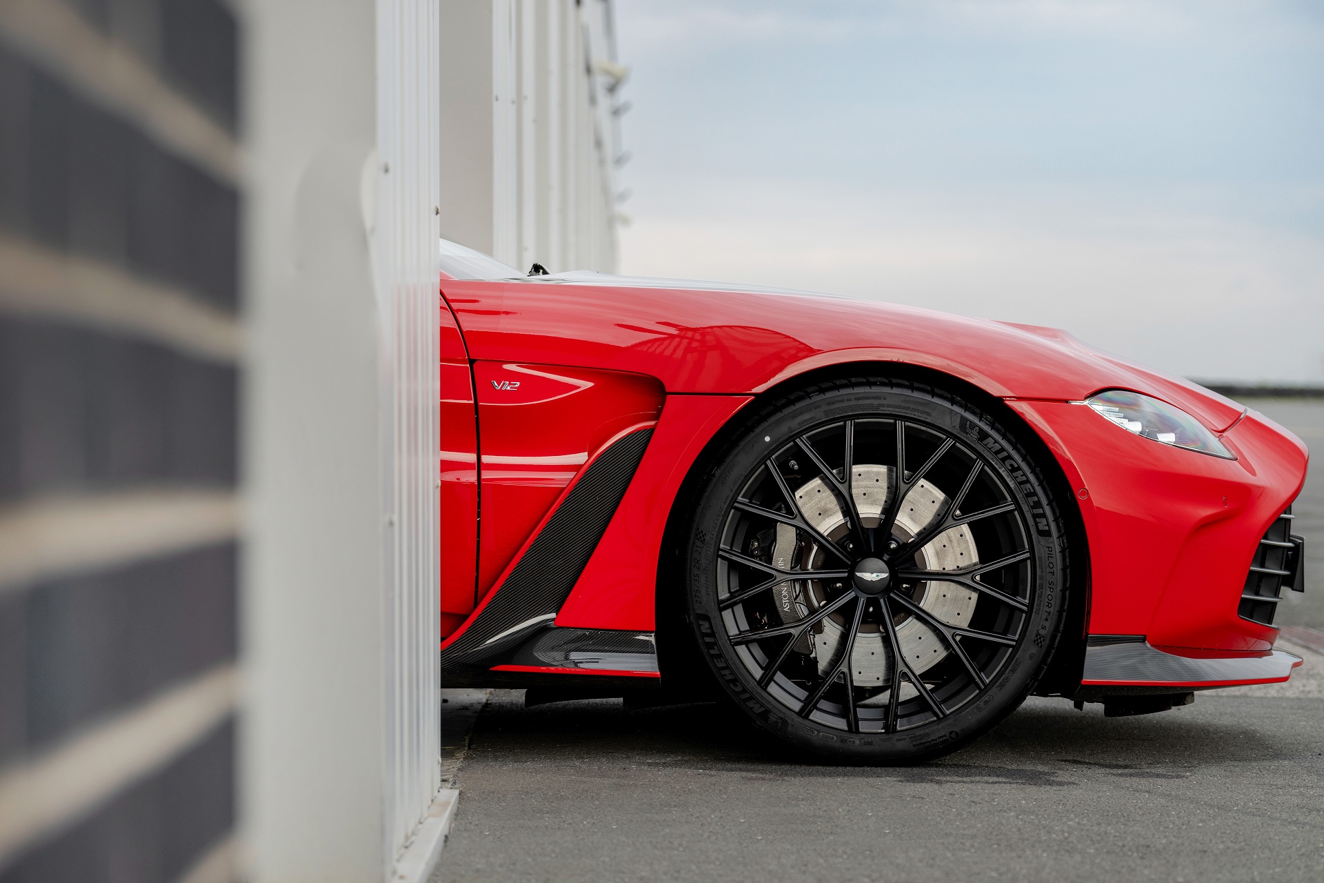 Download 2023 Aston Martin V12 Vantage - Wheel HD Wallpaper 1920x1280 #23