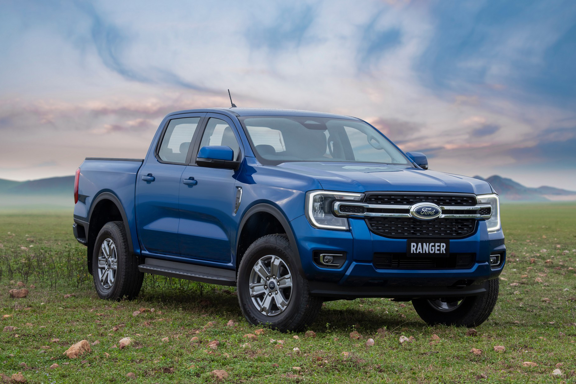 Download 2023 Ford Ranger XLT - AU version - Front Three-Quarter HD Wallpaper 1920x1280 #1