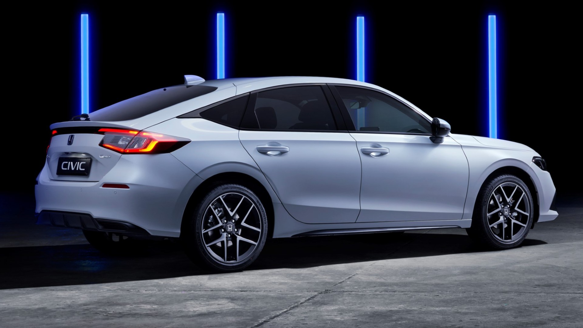 Download 2023 Honda Civic eHEV - Rear Three-Quarter HD Wallpaper 1920x1080 #4