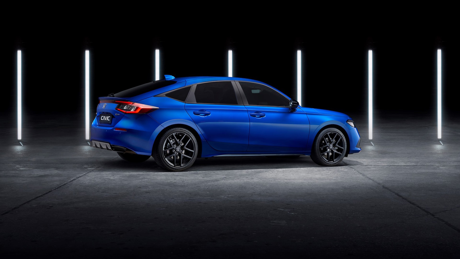 Download 2023 Honda Civic eHEV - Rear Three-Quarter HD Wallpaper 1920x1080 #8