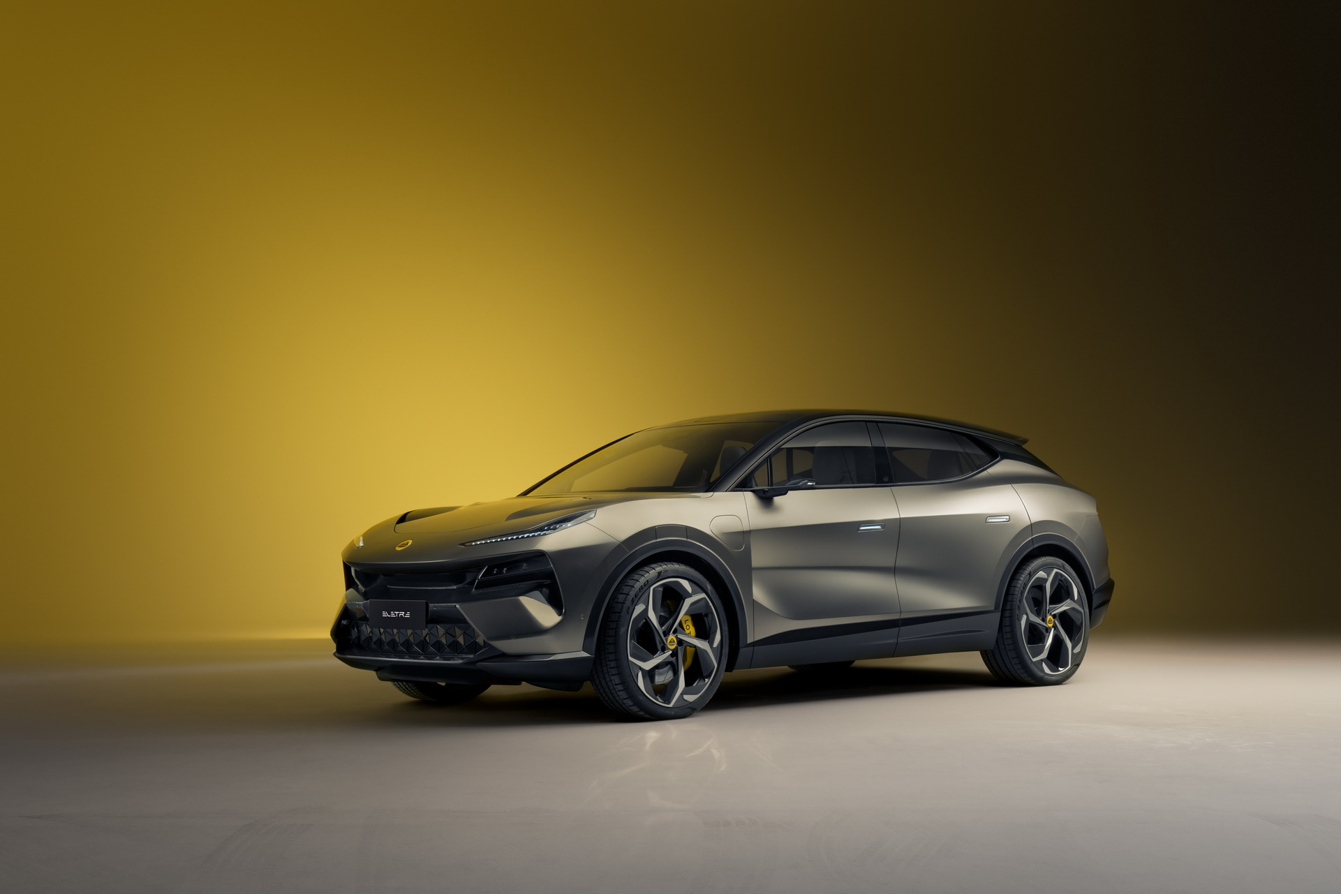 Download 2023 Lotus Eletre - Front Three-Quarter HD Wallpaper 1921x1281 #8