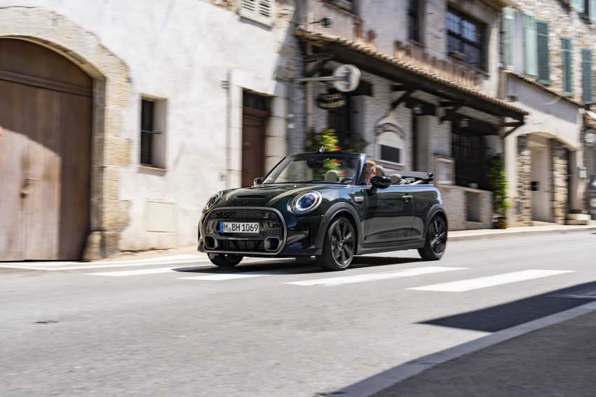 2023 MINI Cooper S Convertible Resolute Edition - Front Three-Quarter Wallpaper 850x566 #18