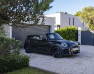 2023 MINI Cooper S Convertible Resolute Edition - Front Three-Quarter Wallpaper 190x150