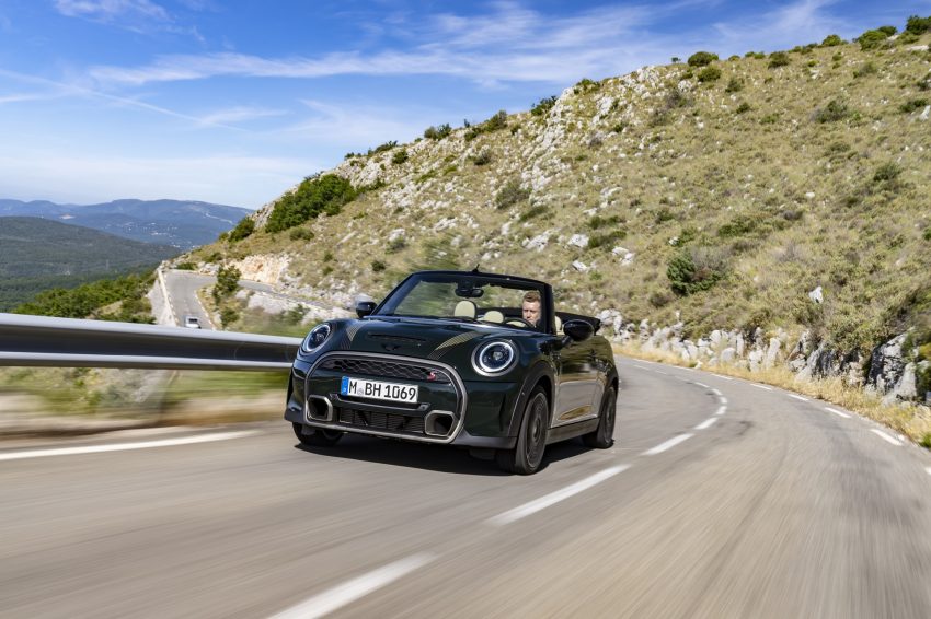 2023 MINI Cooper S Convertible Resolute Edition - Front Three-Quarter Wallpaper 850x566 #2