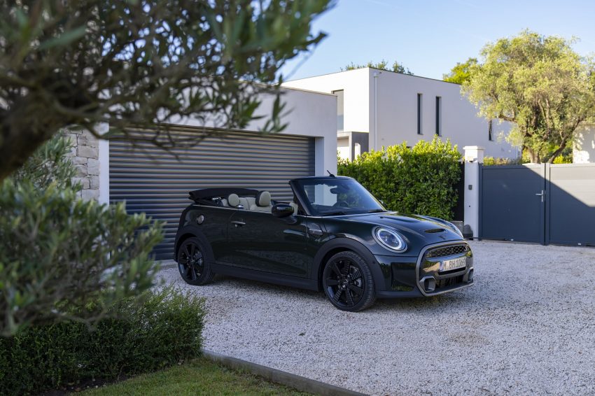 2023 MINI Cooper S Convertible Resolute Edition - Front Three-Quarter Wallpaper 850x566 #34