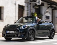 2023 MINI Cooper S Convertible Resolute Edition - Front Three-Quarter Wallpaper 190x150