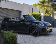 2023 MINI Cooper S Convertible Resolute Edition - Front Three-Quarter Wallpaper 190x150