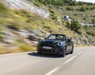 2023 MINI Cooper S Convertible Resolute Edition - Front Three-Quarter Wallpaper 190x150