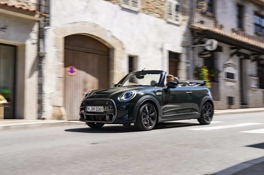 2023 MINI Cooper S Convertible Resolute Edition - Front Three-Quarter Wallpaper 850x566 #20