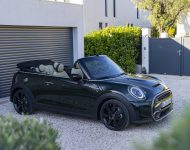 2023 MINI Cooper S Convertible Resolute Edition - Front Three-Quarter Wallpaper 190x150