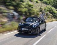 2023 MINI Cooper S Convertible Resolute Edition - Front Three-Quarter Wallpaper 190x150