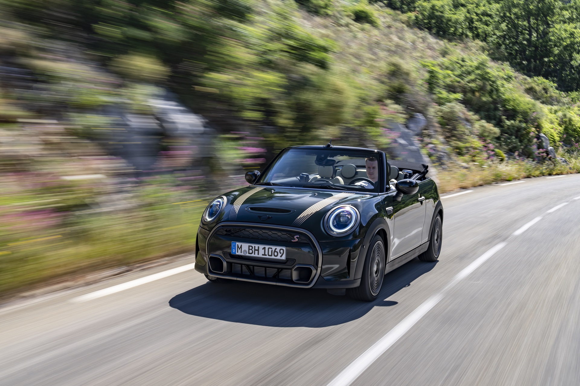 Download 2023 MINI Cooper S Convertible Resolute Edition - Front Three-Quarter HD Wallpaper 1921x1280 #4