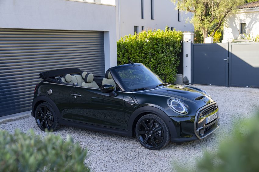 2023 MINI Cooper S Convertible Resolute Edition - Front Three-Quarter Wallpaper 850x566 #36