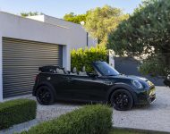2023 MINI Cooper S Convertible Resolute Edition - Front Three-Quarter Wallpaper 190x150